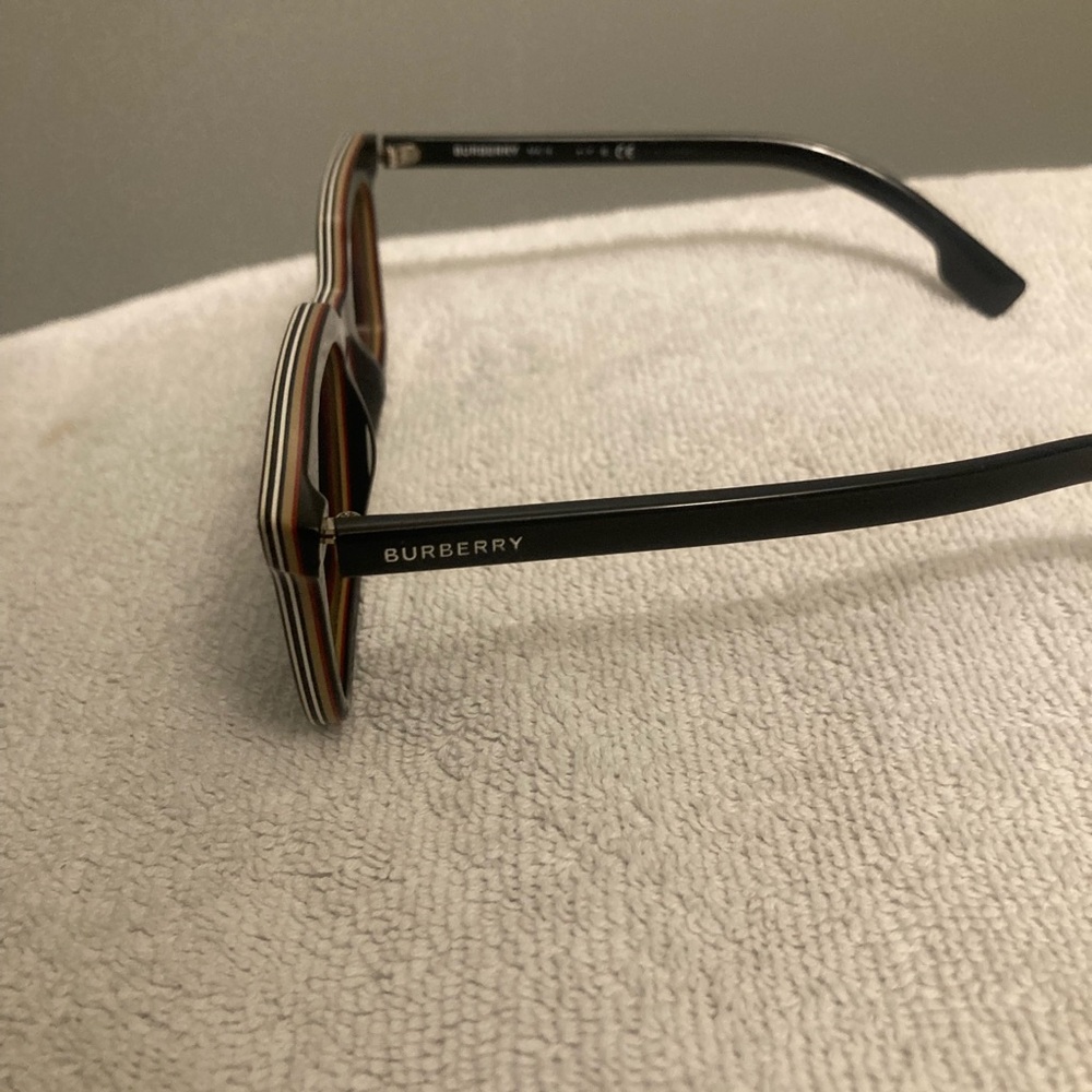 Burberry Black Rectangular Sunglasses - image 7